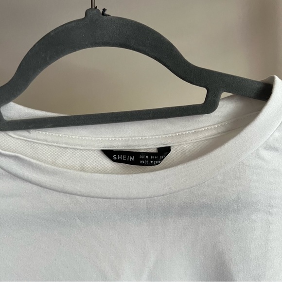 HALLOWEEN SKELETON SKATEBOARDING WHITE PULLOVER - Picture 3 of 4